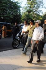 Shahrukh Khan, Deepika Padukone leave for Goa on 23rd Nov 2012 (6).JPG